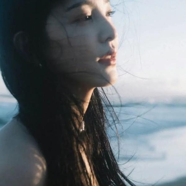 在他的阴影下